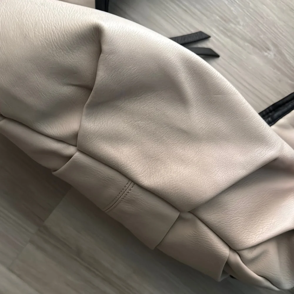 Simply Vera Vera Wang Cream and Black Hobo Bag - Picture 7 of 8